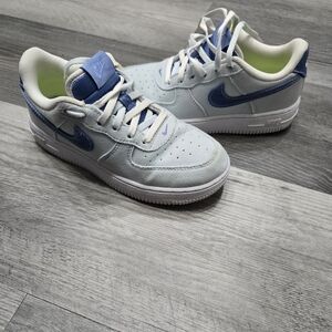 Nike Air Force 1 Low — Light Blue & Navy Swoosh 1y